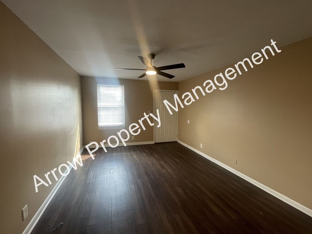 204 Tuckahoe Sq W - Photo 2 of 12