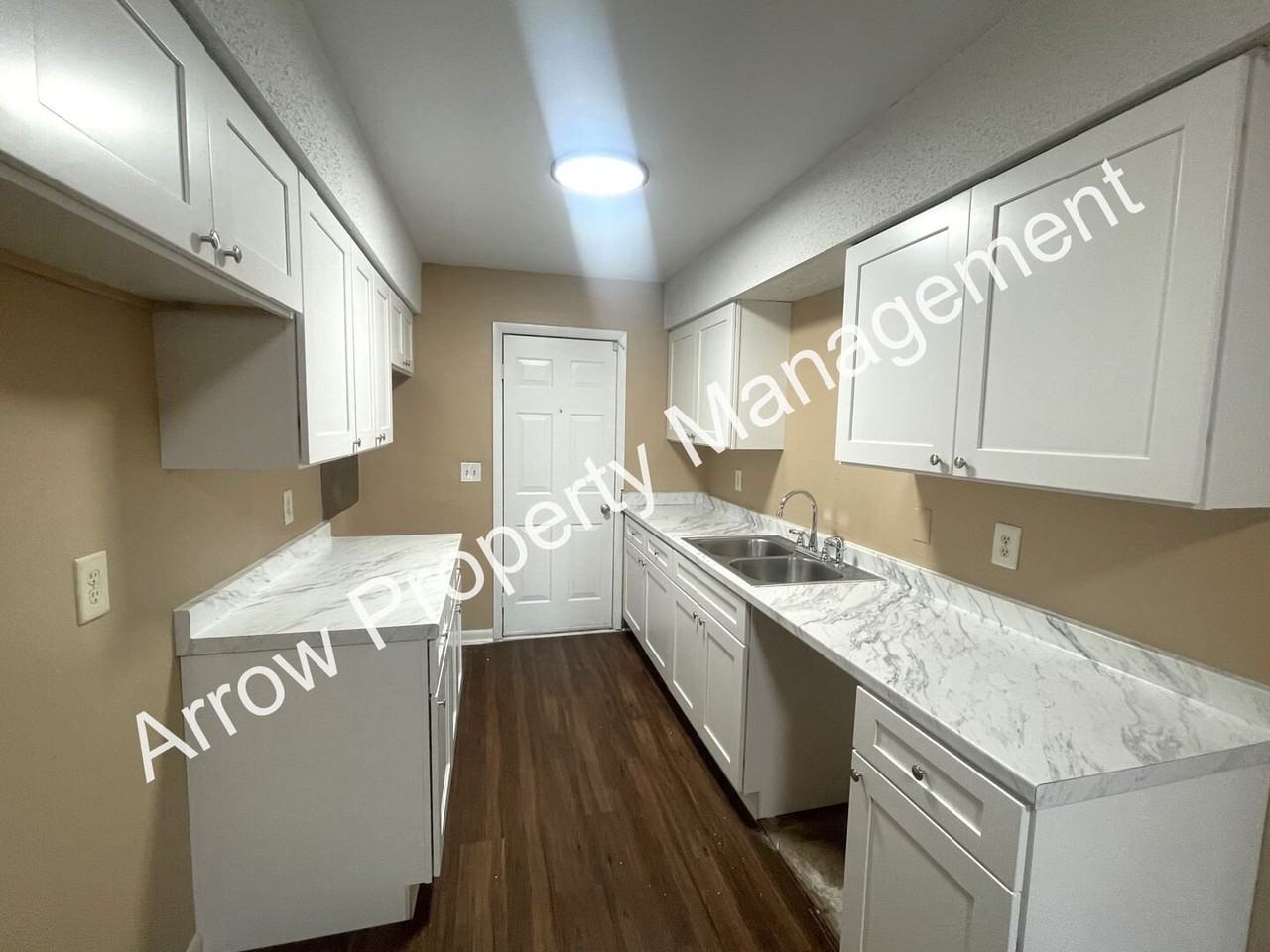 204 Tuckahoe Sq W - Photo 4 of 12