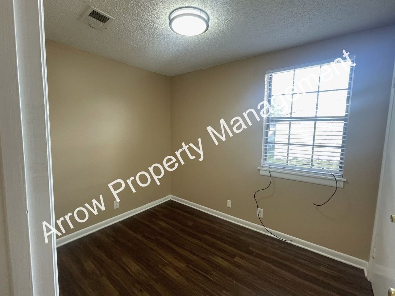 204 Tuckahoe Sq W - Photo 5 of 12