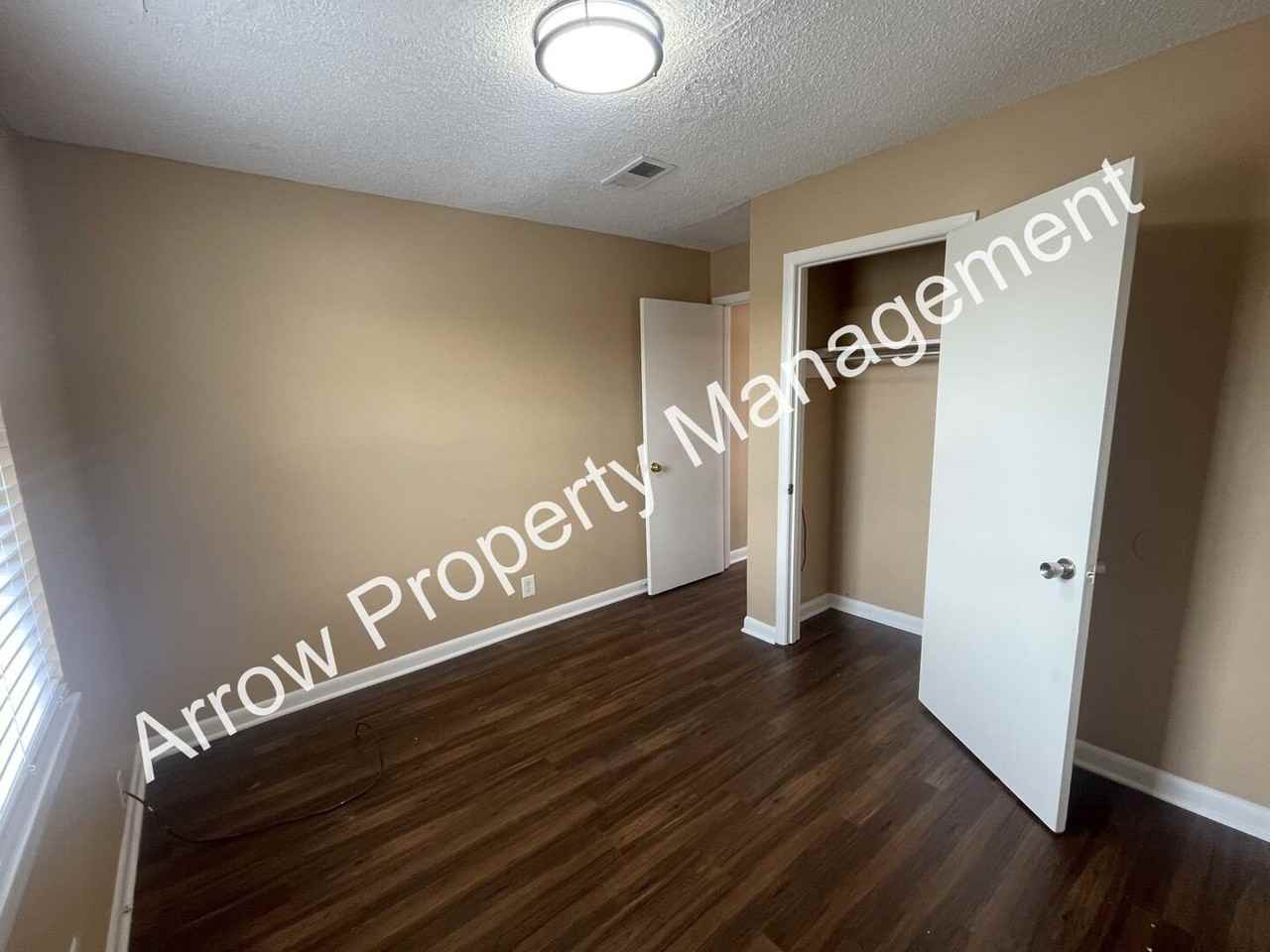 204 Tuckahoe Sq W - Photo 6 of 12