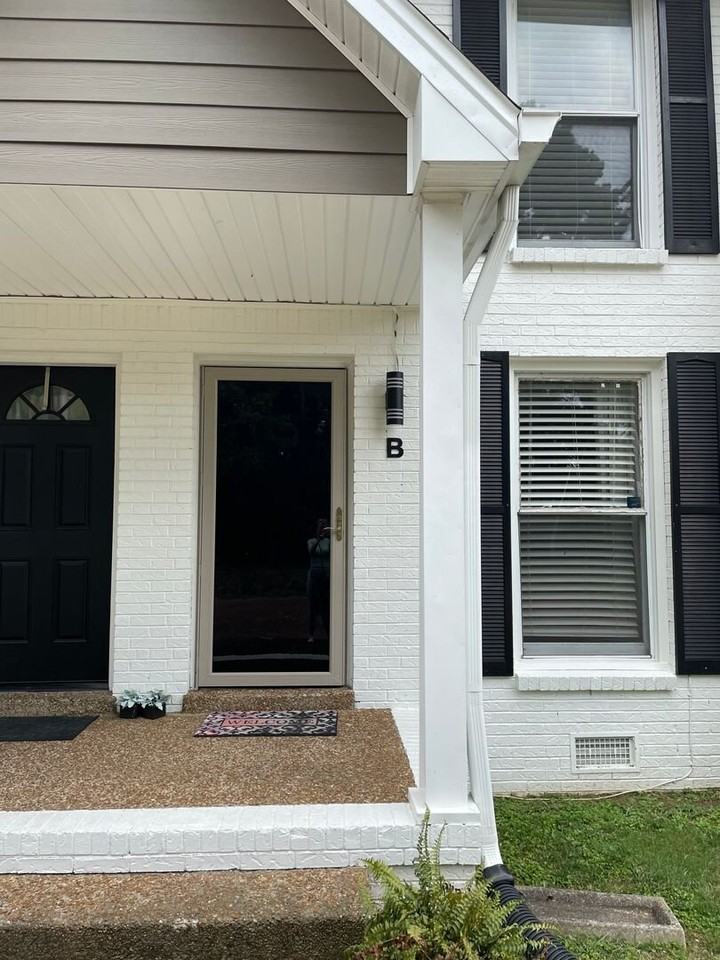 724 - Photo 2 of 16