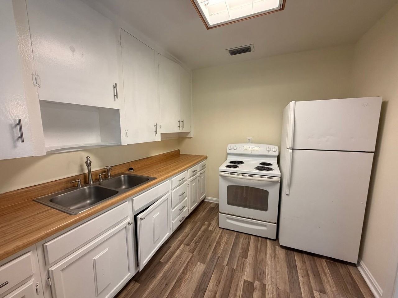 5135 Astral St - Photo 3 of 10