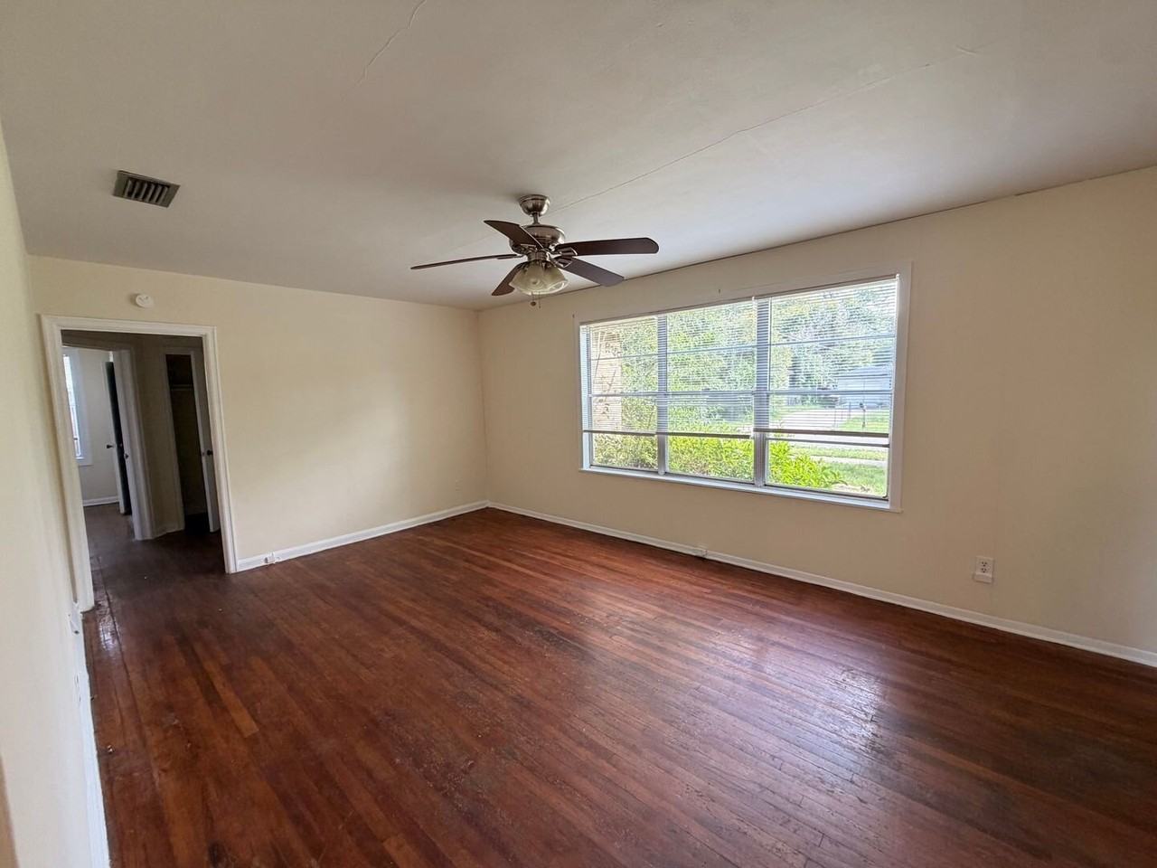 5135 Astral St - Photo 5 of 10