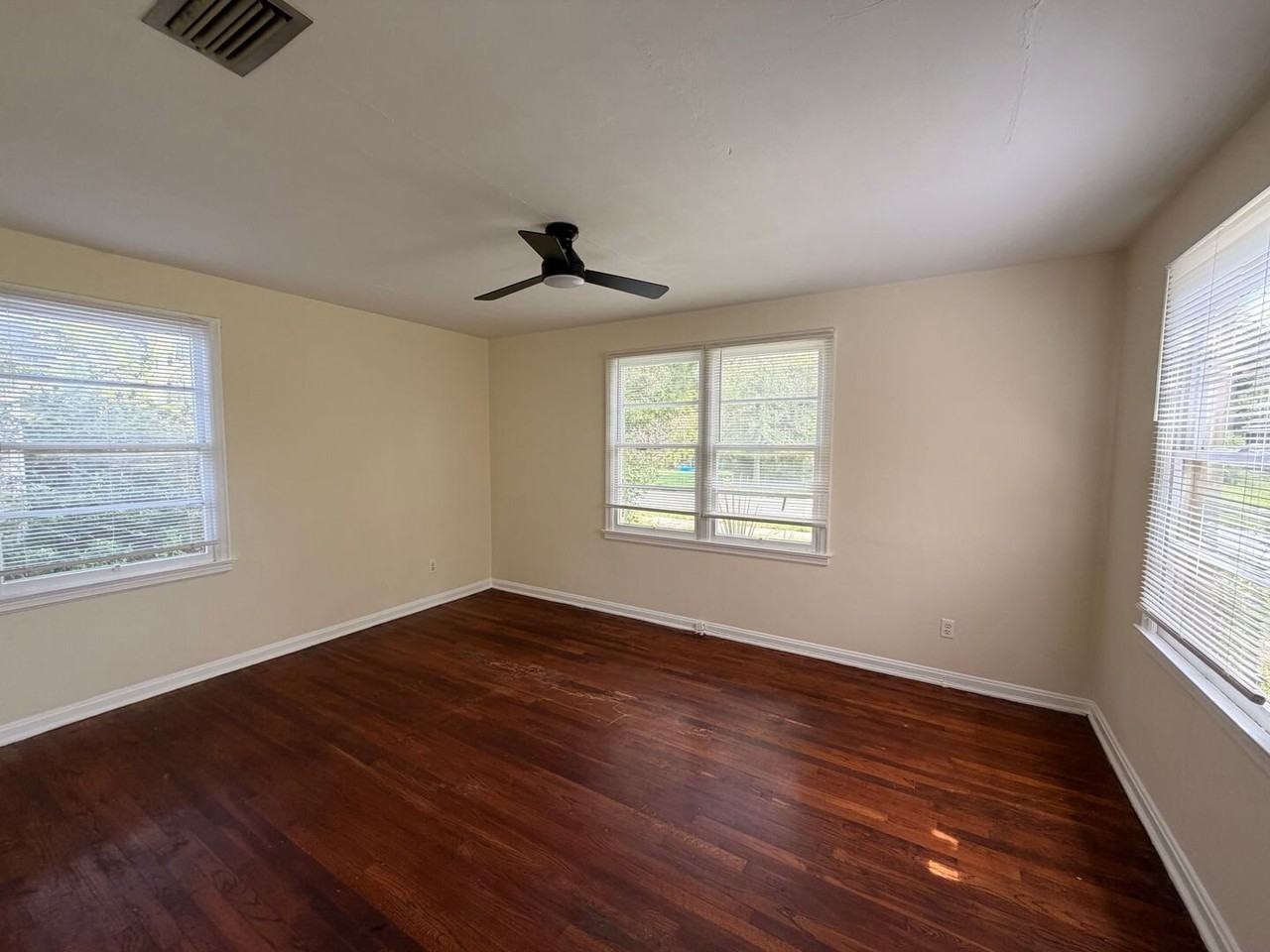 5135 Astral St - Photo 7 of 10