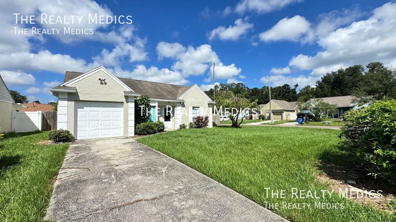 1663 Palm Leaf Dr - Photo 2 of 26