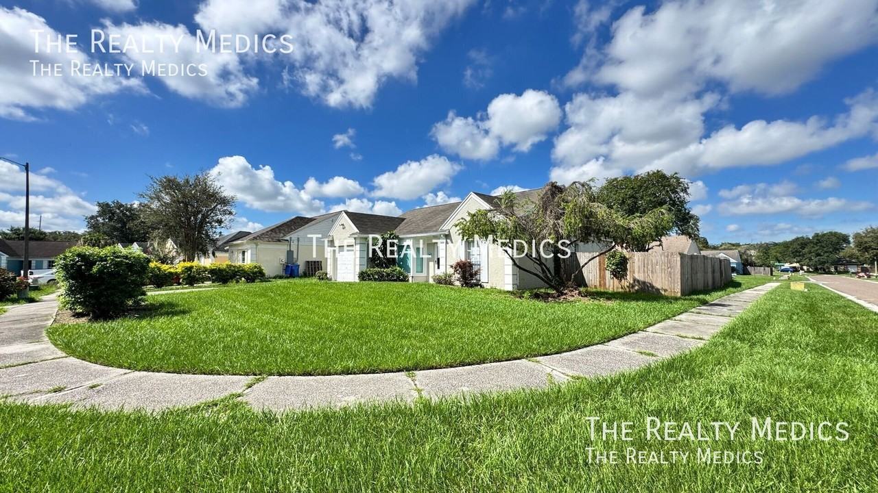 1663 Palm Leaf Dr - Photo 3 of 26