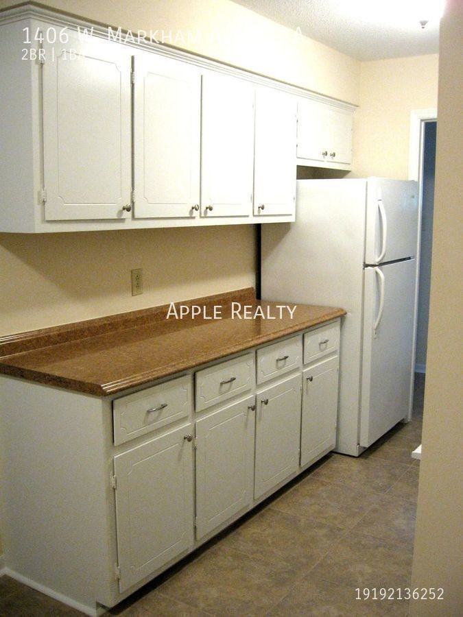 1406 W Markham Ave Apt A - Photo 2 of 16