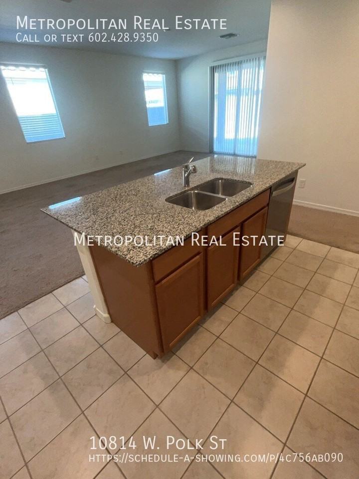 10814 W Polk St - Photo 6 of 24