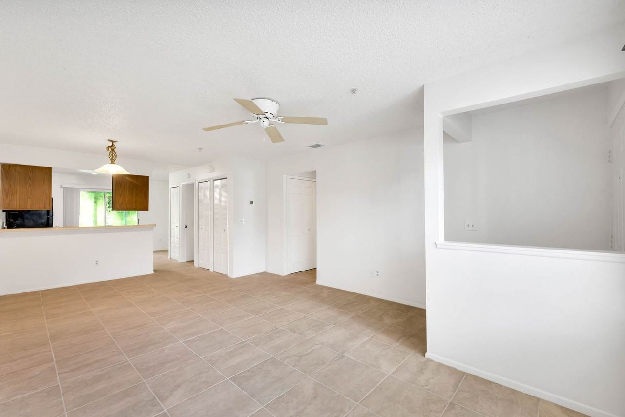 117 Reserve Cir #105 - Photo 3 of 17