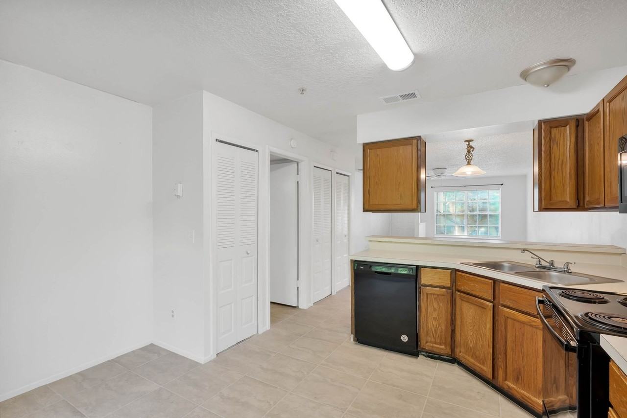 117 Reserve Cir #105 - Photo 6 of 17