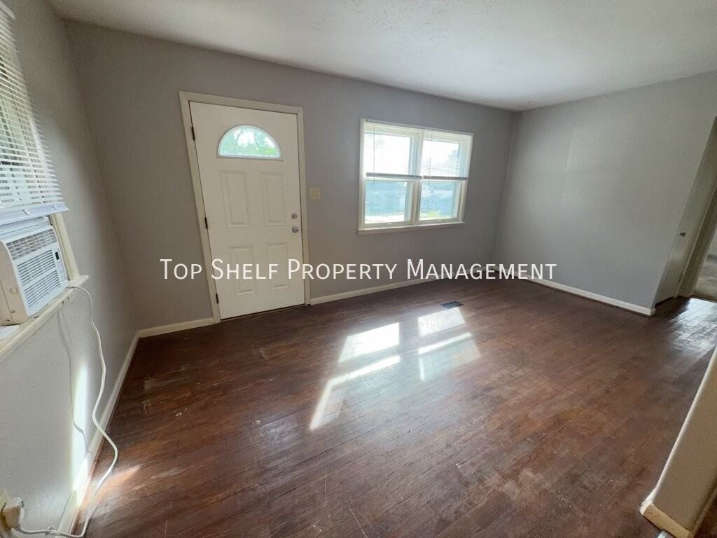 7010 Sw 13th St - Photo 2 of 9