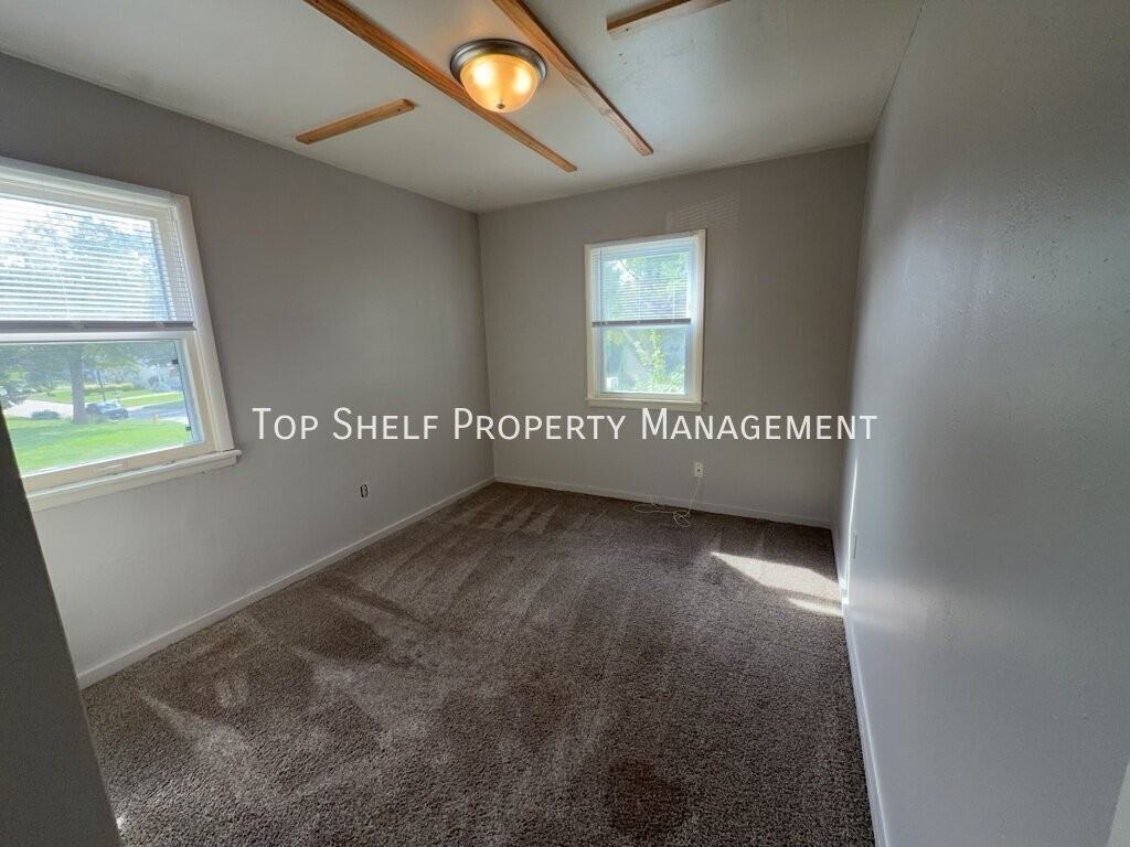 7010 Sw 13th St - Photo 4 of 9
