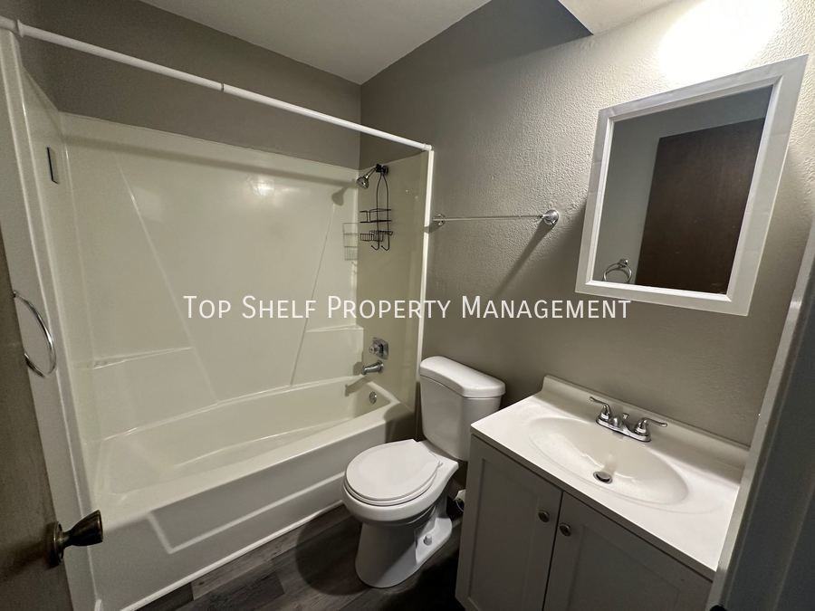2140 Se 9th St - Photo 4 of 10