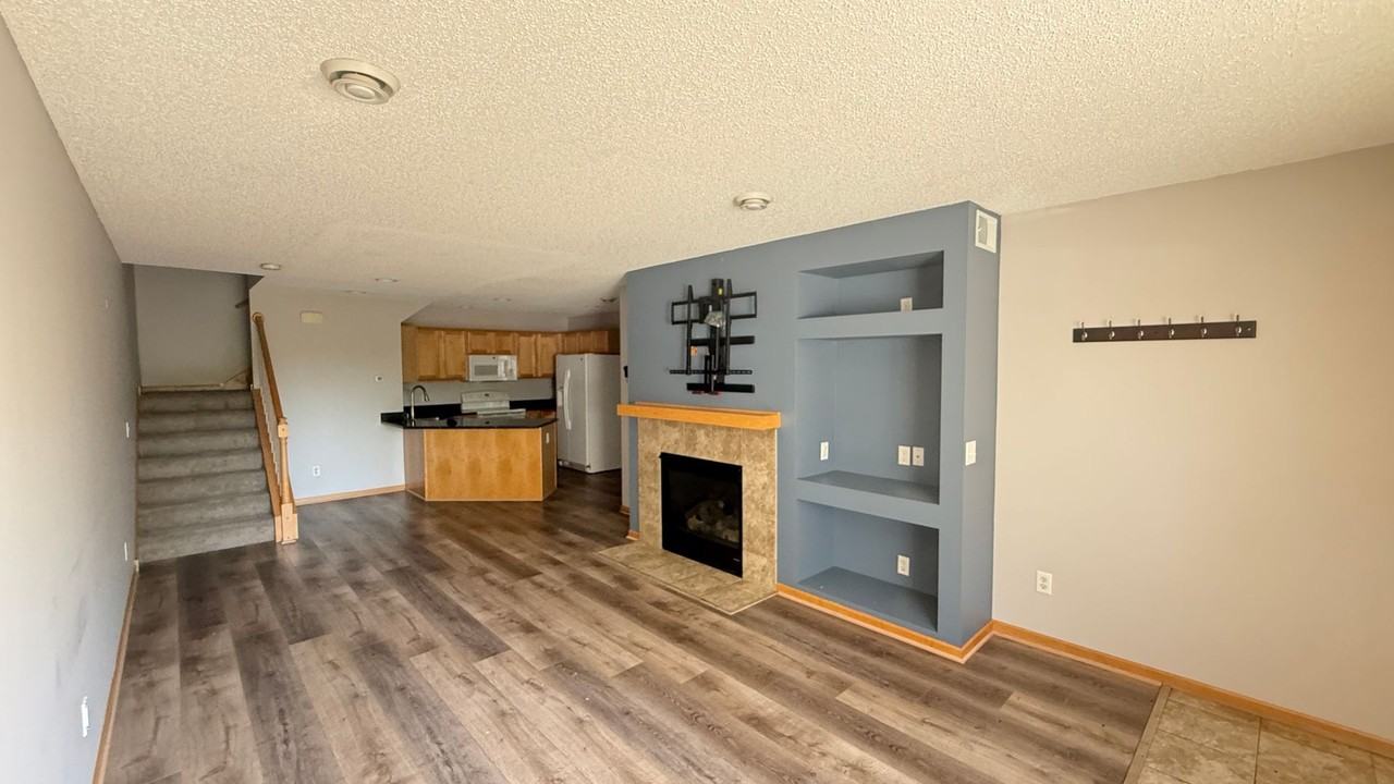 16486 Elm Creek Ln - Photo 3 of 23