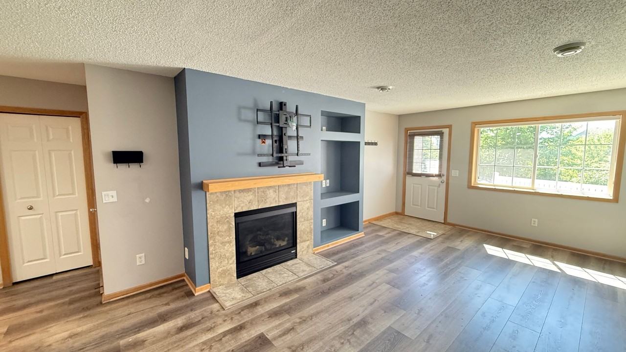 16486 Elm Creek Ln - Photo 4 of 23