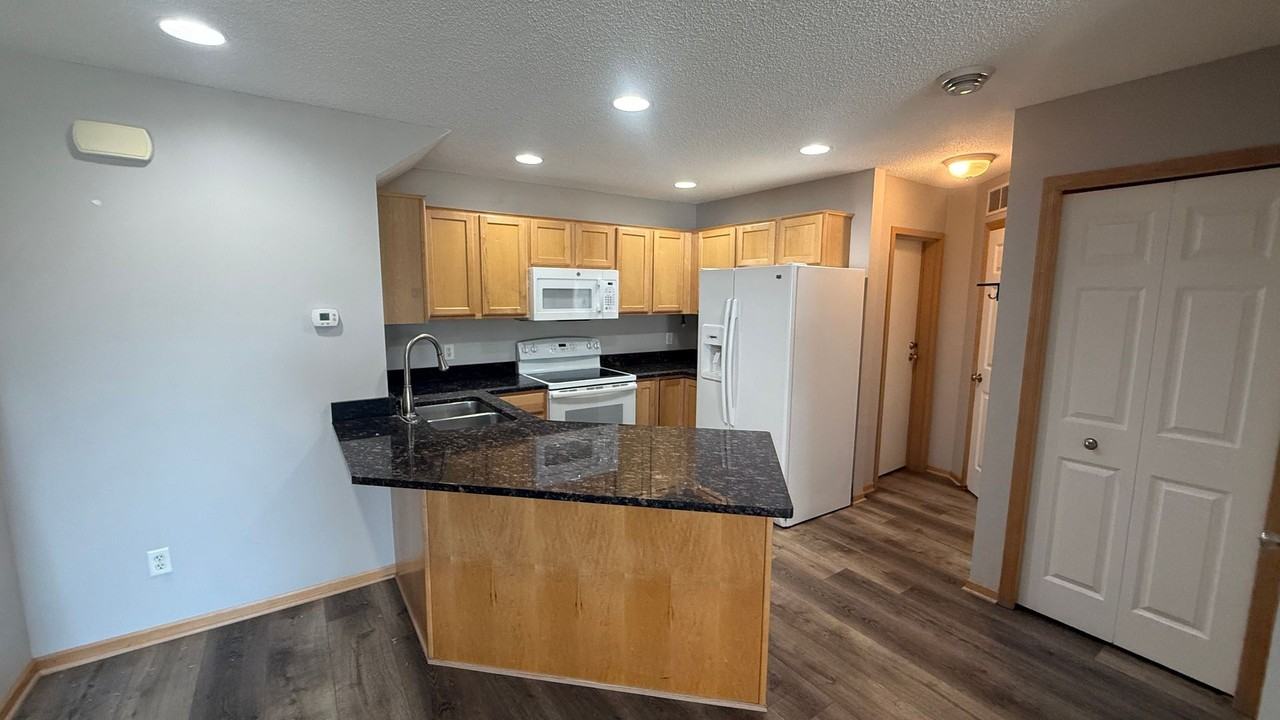 16486 Elm Creek Ln - Photo 5 of 23