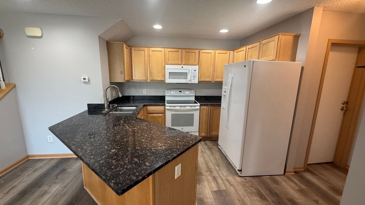 16486 Elm Creek Ln - Photo 7 of 23
