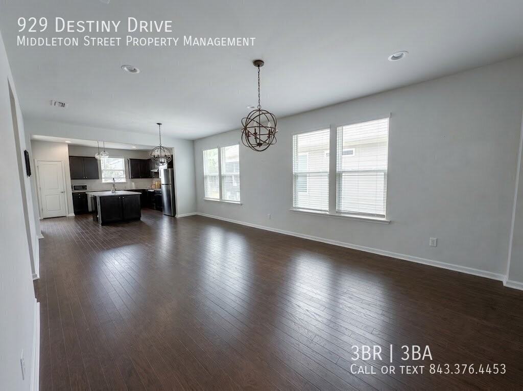 929 Destiny Dr - Photo 3 of 20