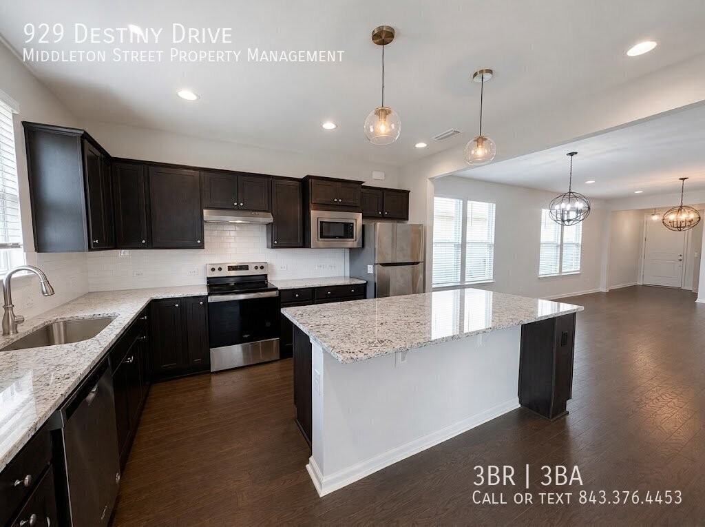 929 Destiny Dr - Photo 4 of 20