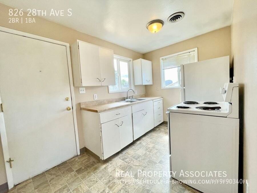826 28th Ave S - Photo 5 of 12