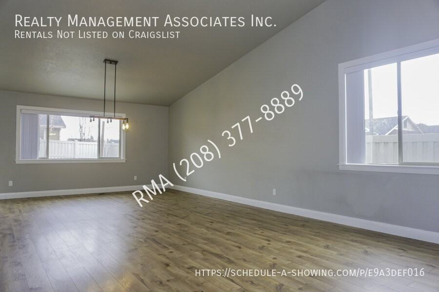4614 N Willowside Ave - Photo 4 of 18
