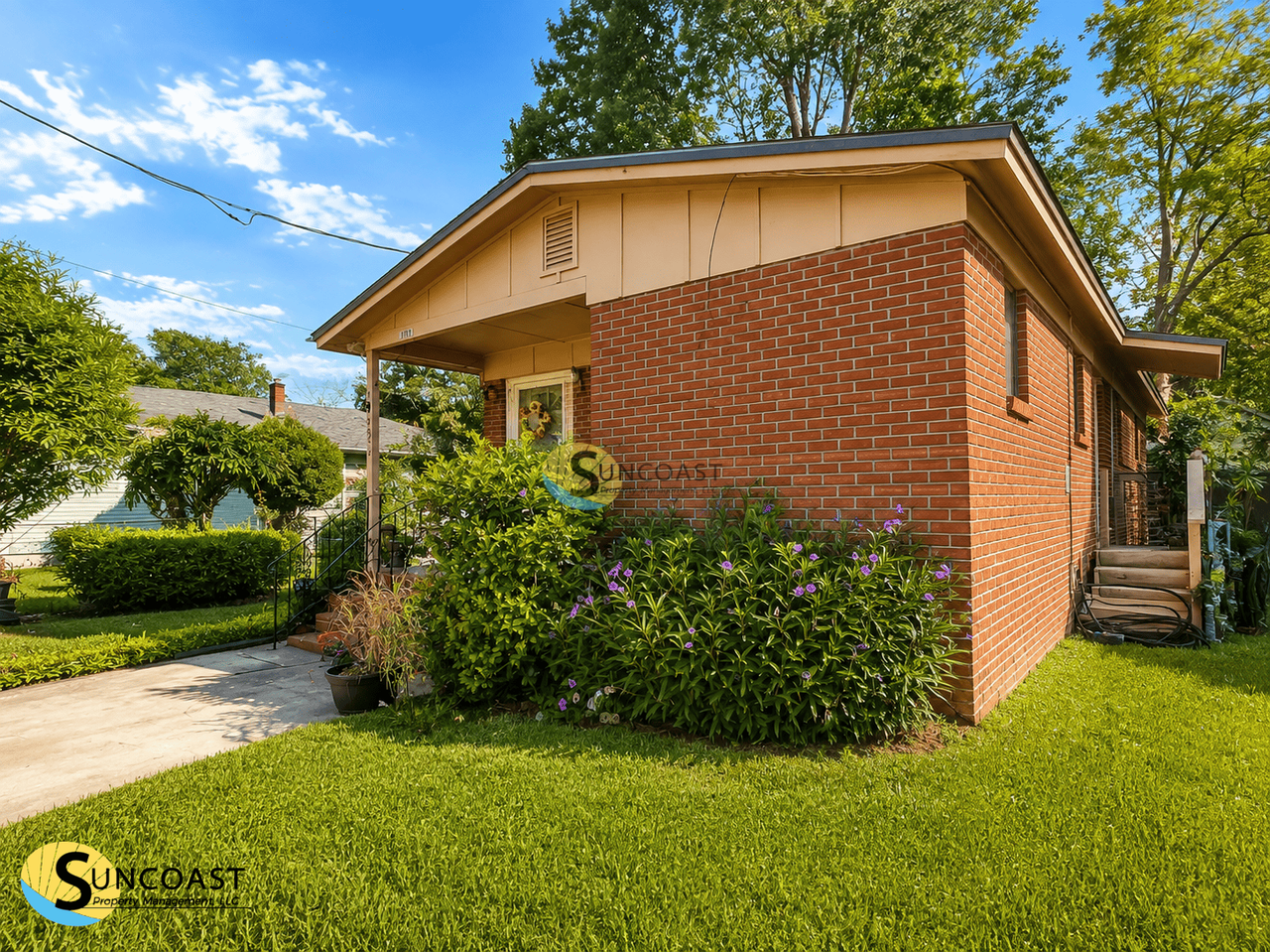 2110 Woodside St - Photo 3 of 15