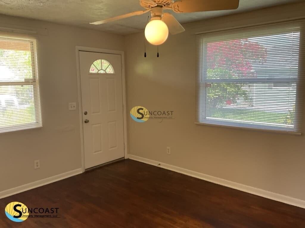 2110 Woodside St - Photo 4 of 15