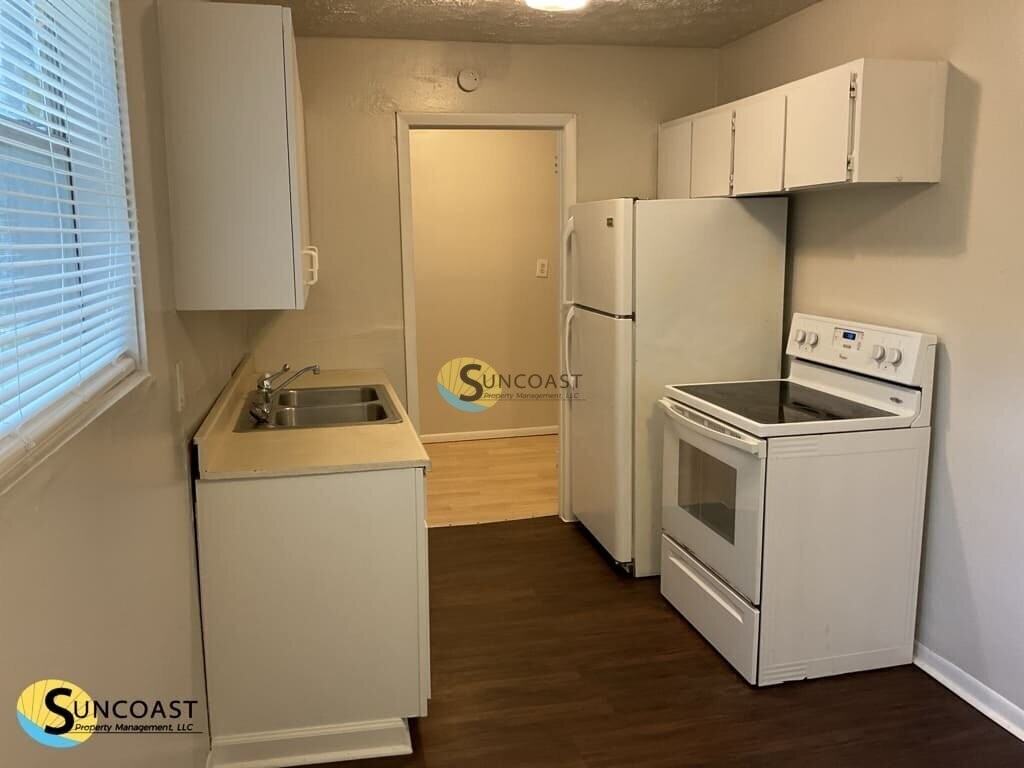 2110 Woodside St - Photo 5 of 15
