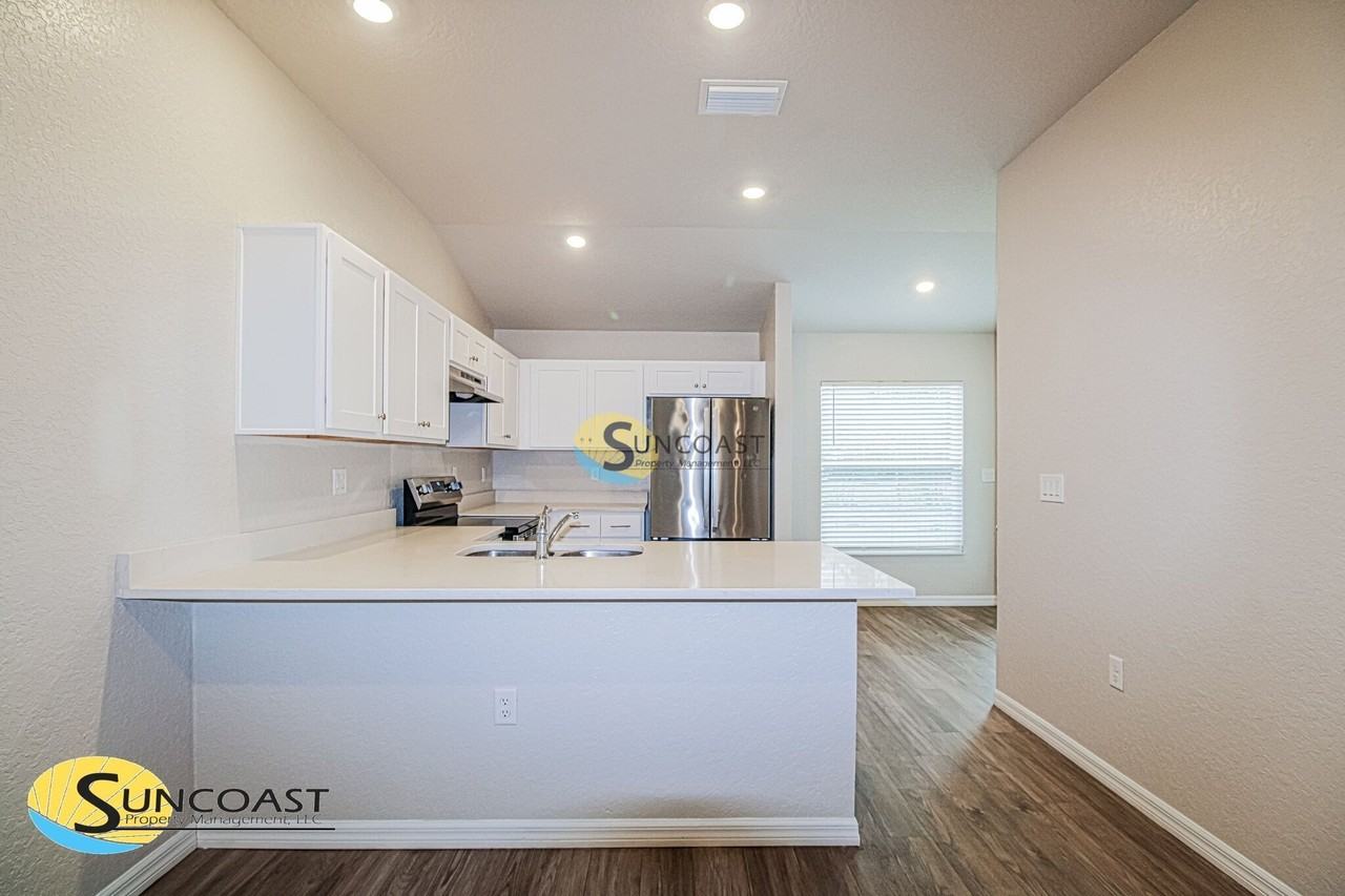 10386 Pendleton Ave - Photo 3 of 19