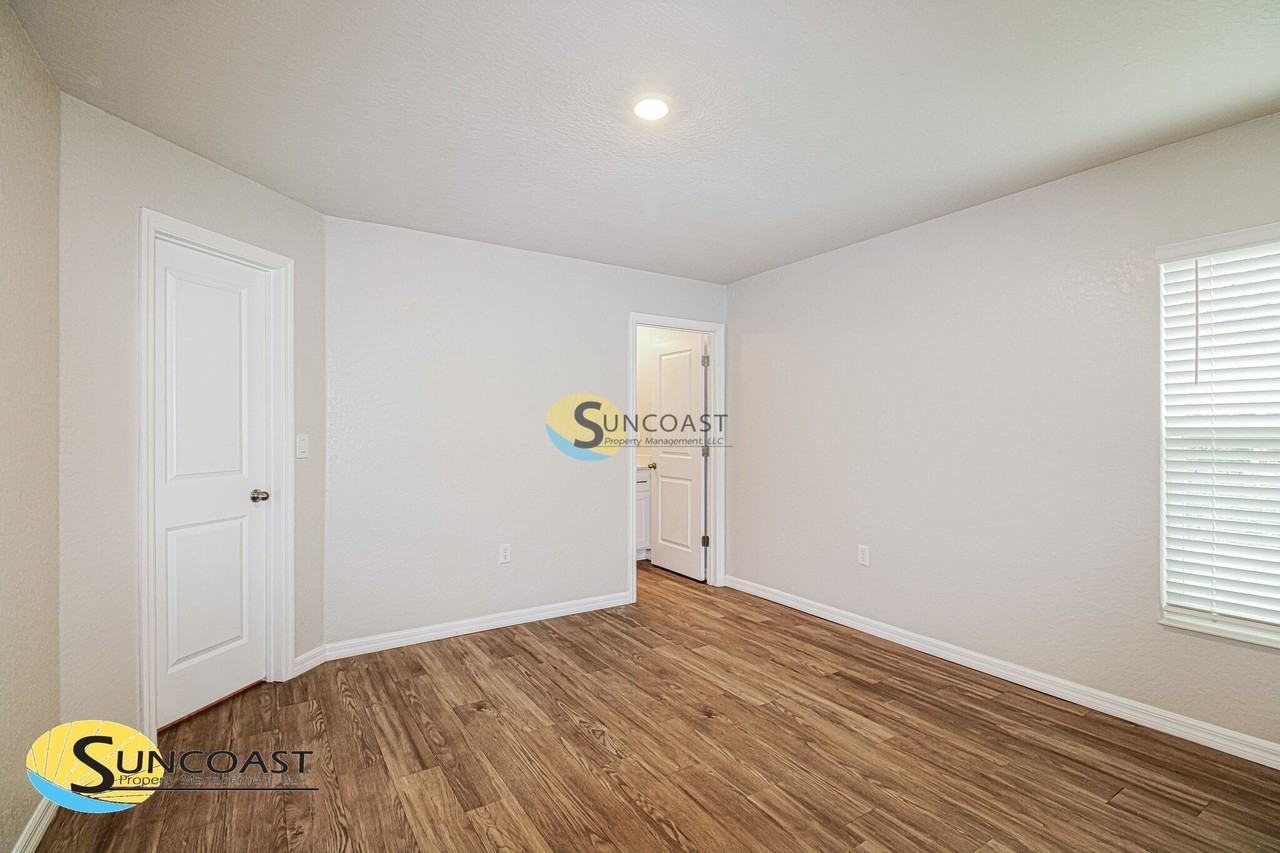 10386 Pendleton Ave - Photo 4 of 19
