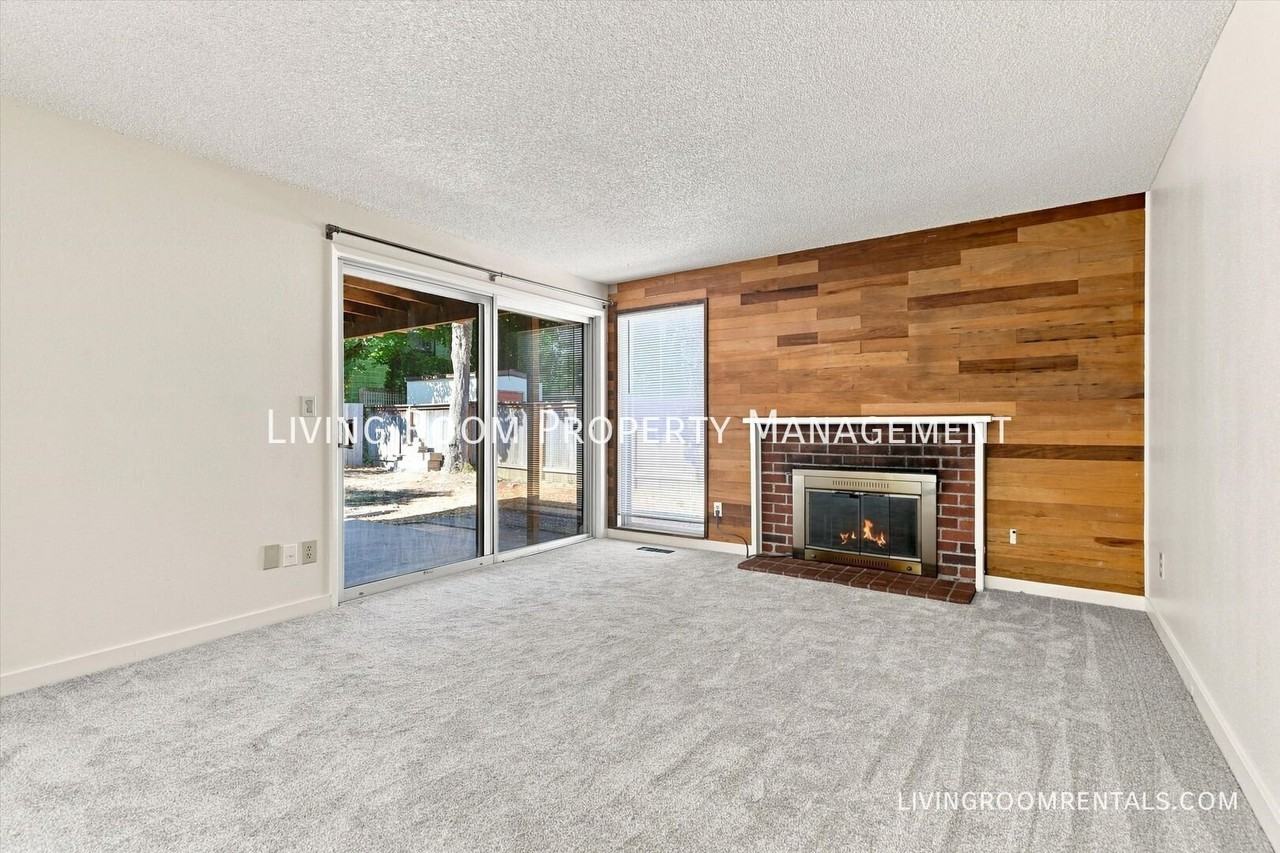 1931 Ne Liberty Ave - Photo 3 of 19