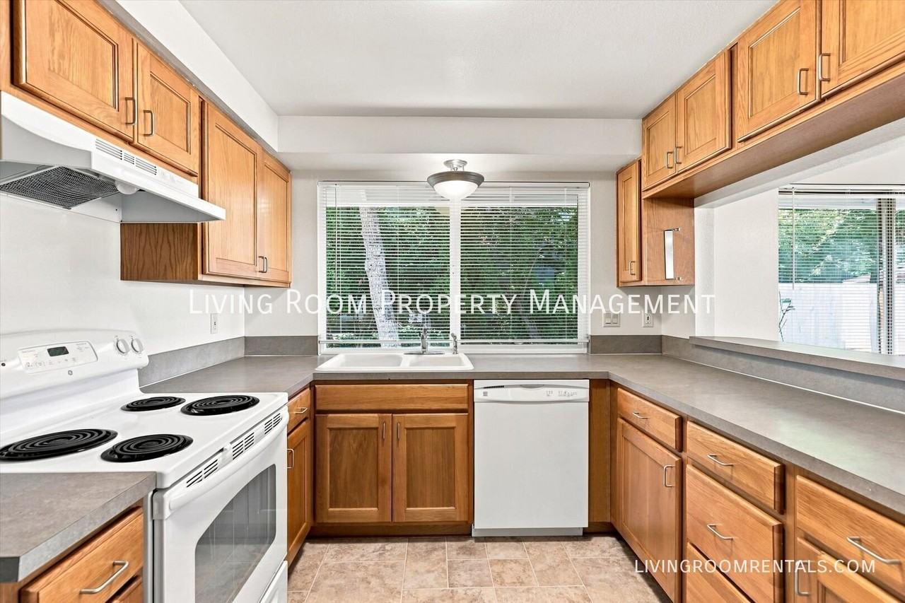 1931 Ne Liberty Ave - Photo 7 of 19