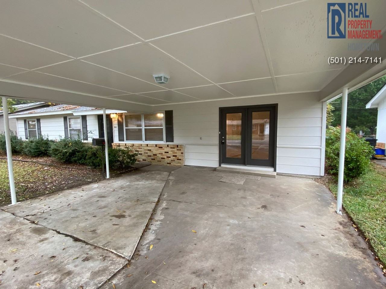 913 Brewer St - Photo 2 of 22