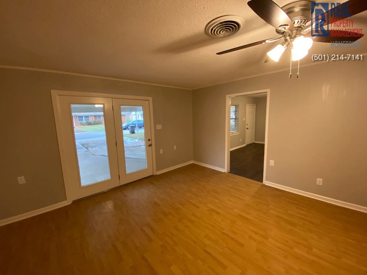 913 Brewer St - Photo 3 of 22