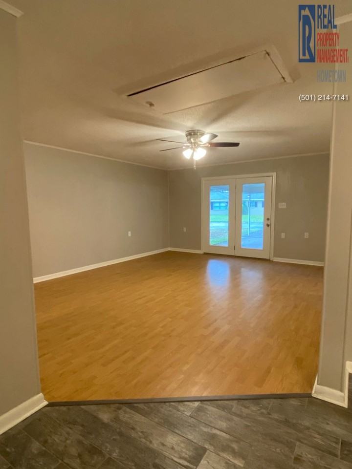 913 Brewer St - Photo 4 of 22