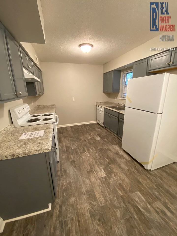 913 Brewer St - Photo 7 of 22