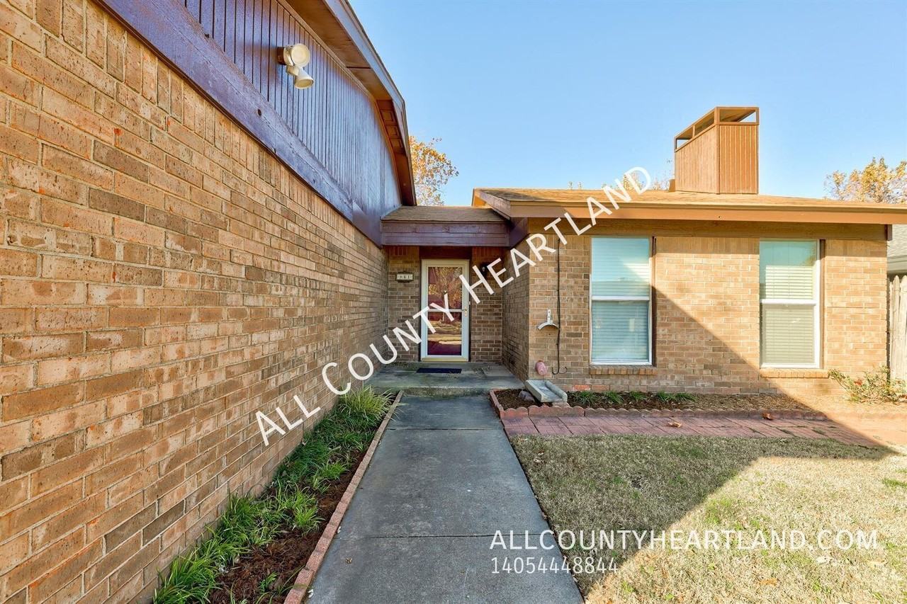 841 N Robinson Ave - Photo 2 of 25