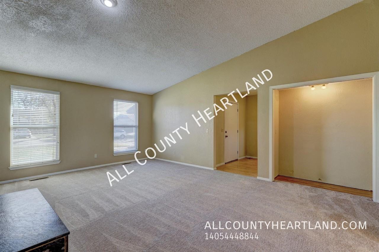 841 N Robinson Ave - Photo 3 of 25