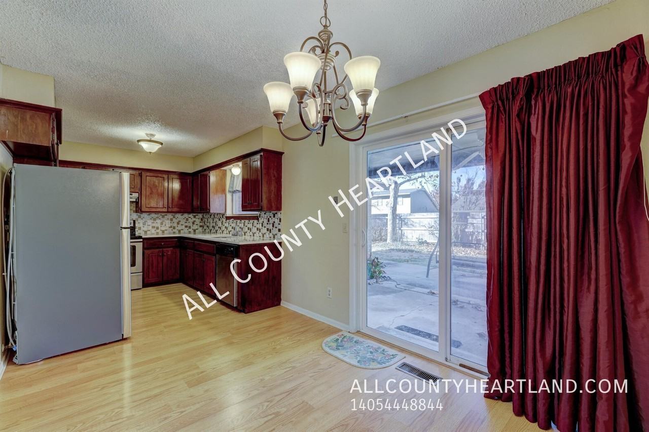 841 N Robinson Ave - Photo 7 of 25