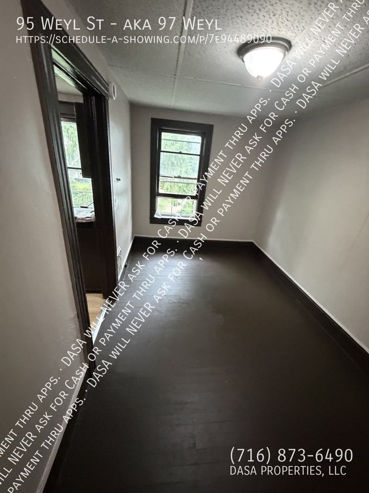 95 Weyl St - Photo 3 of 10