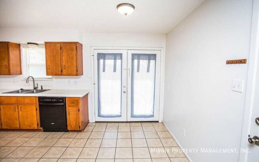5523 17th St - Photo 4 of 30
