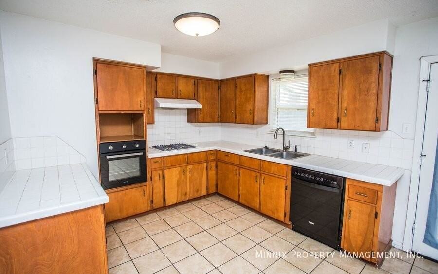 5523 17th St - Photo 7 of 30