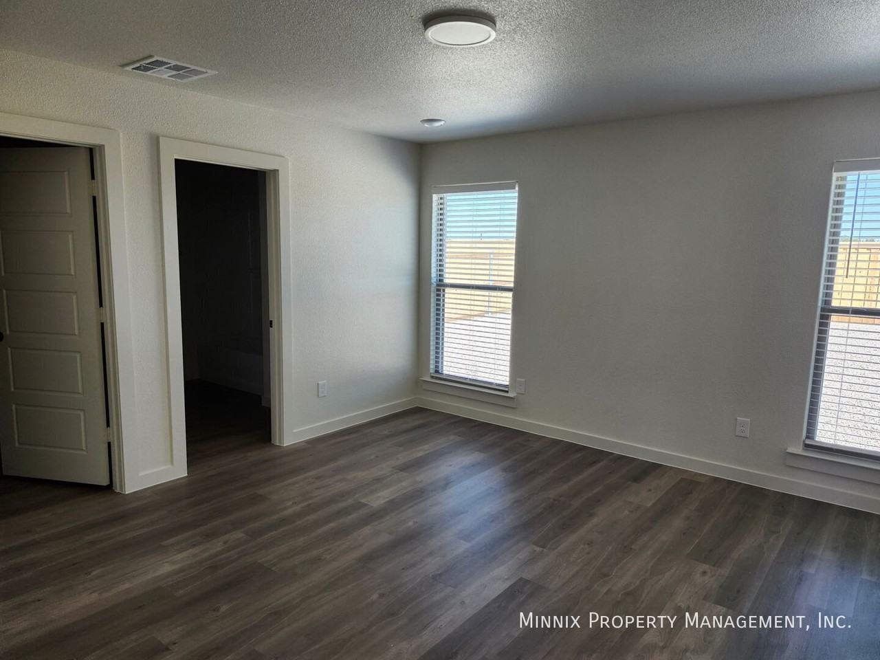 5542 Auburn St - Photo 3 of 7