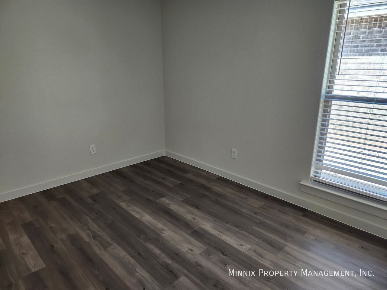 5542 Auburn St - Photo 4 of 7