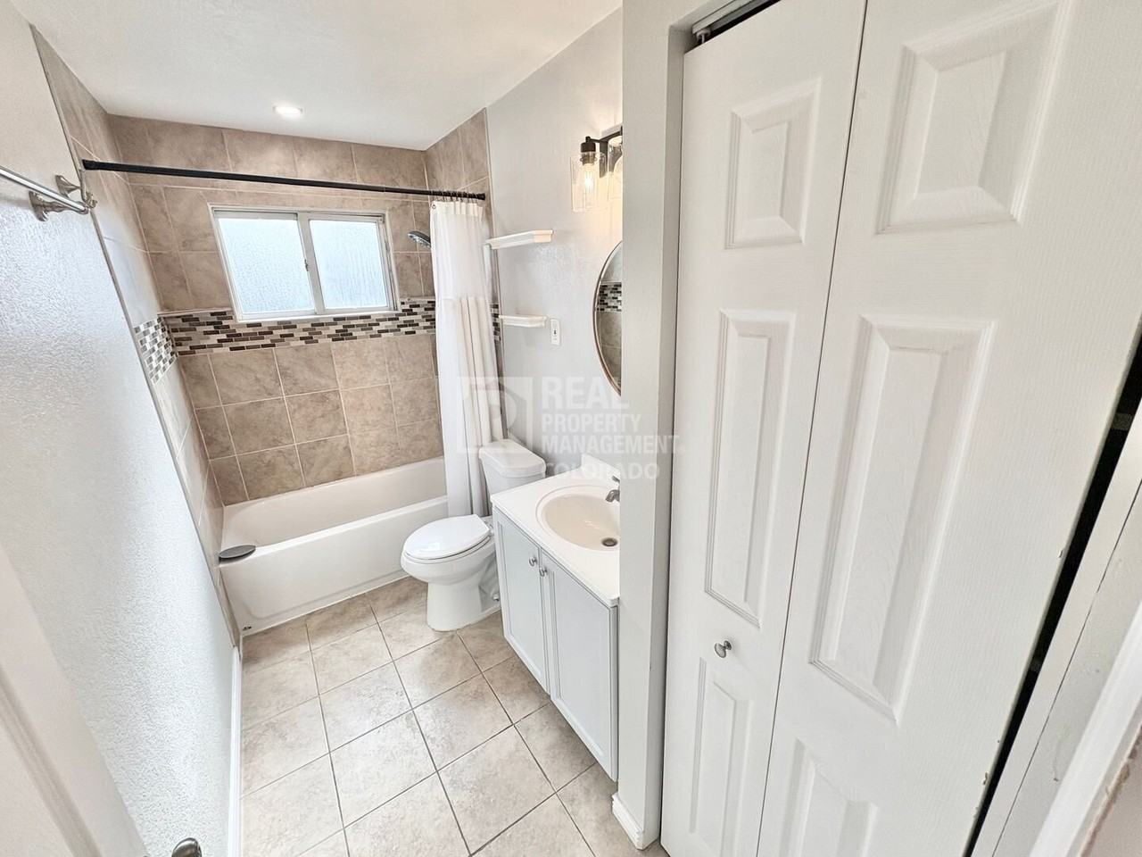 1037 Wheeling St - Photo 4 of 11