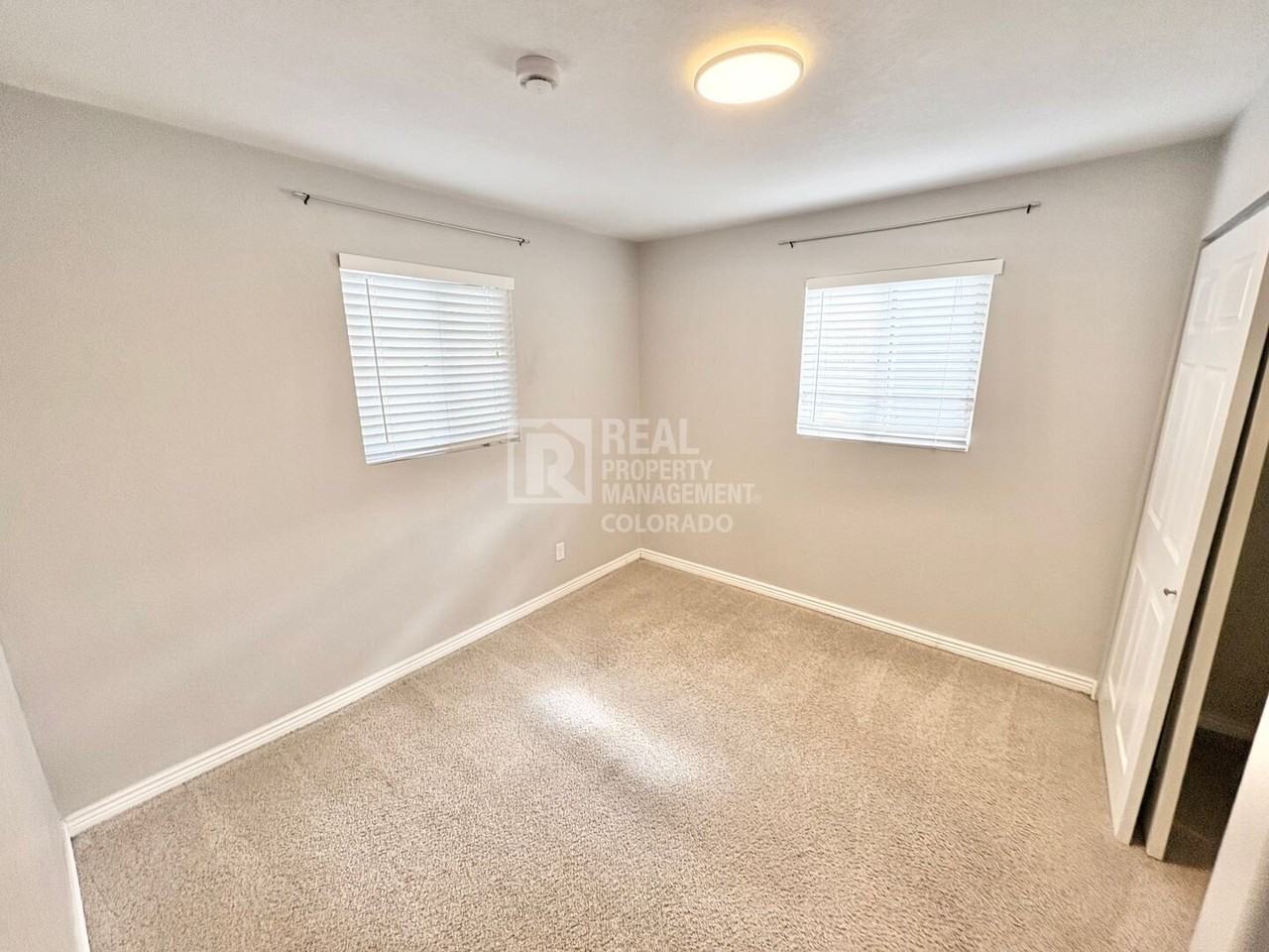 1037 Wheeling St - Photo 5 of 11