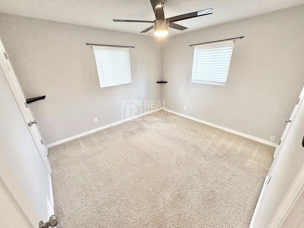1037 Wheeling St - Photo 7 of 11