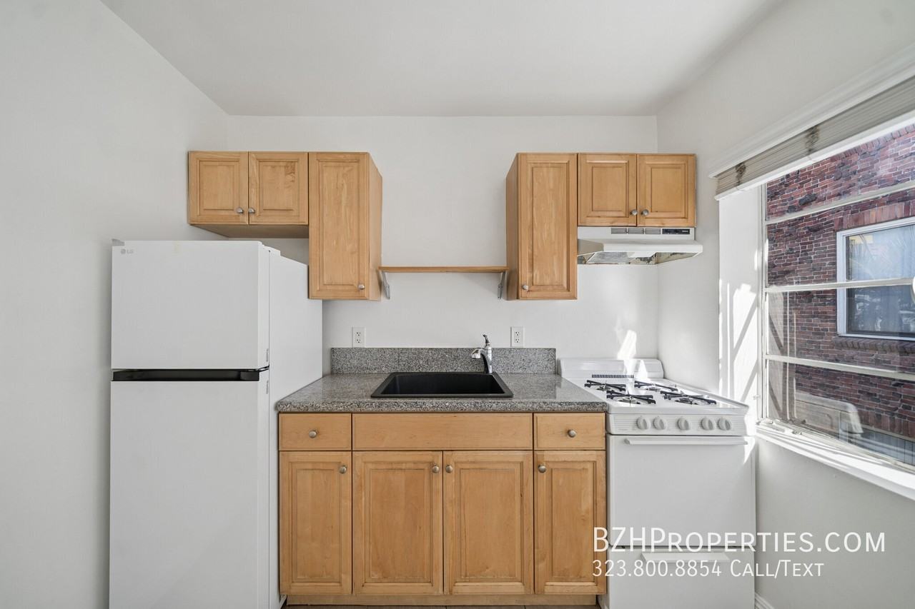 1811 Wilcox Ave #9 - Photo 3 of 7