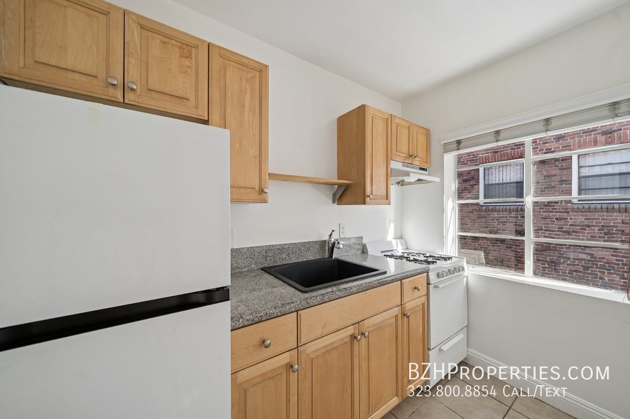 1811 Wilcox Ave #9 - Photo 4 of 7