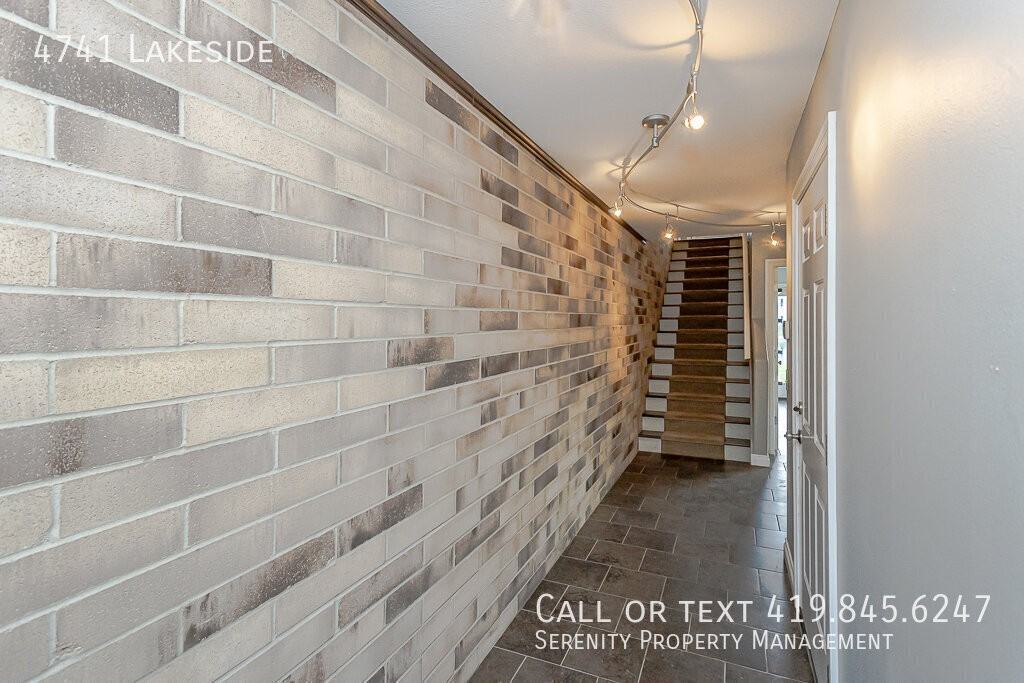 4741 Lakeside Dr - Photo 4 of 22